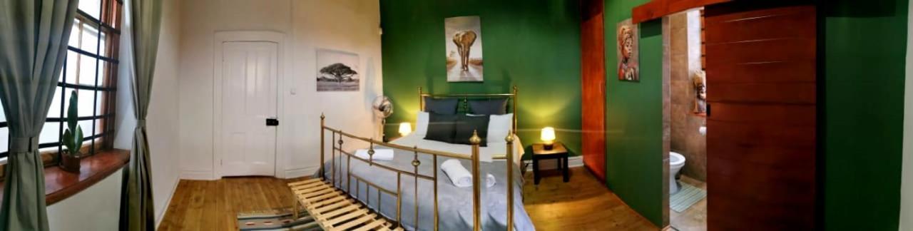 Uthando Backpackers Lodge Oudtshoorn Bagian luar foto