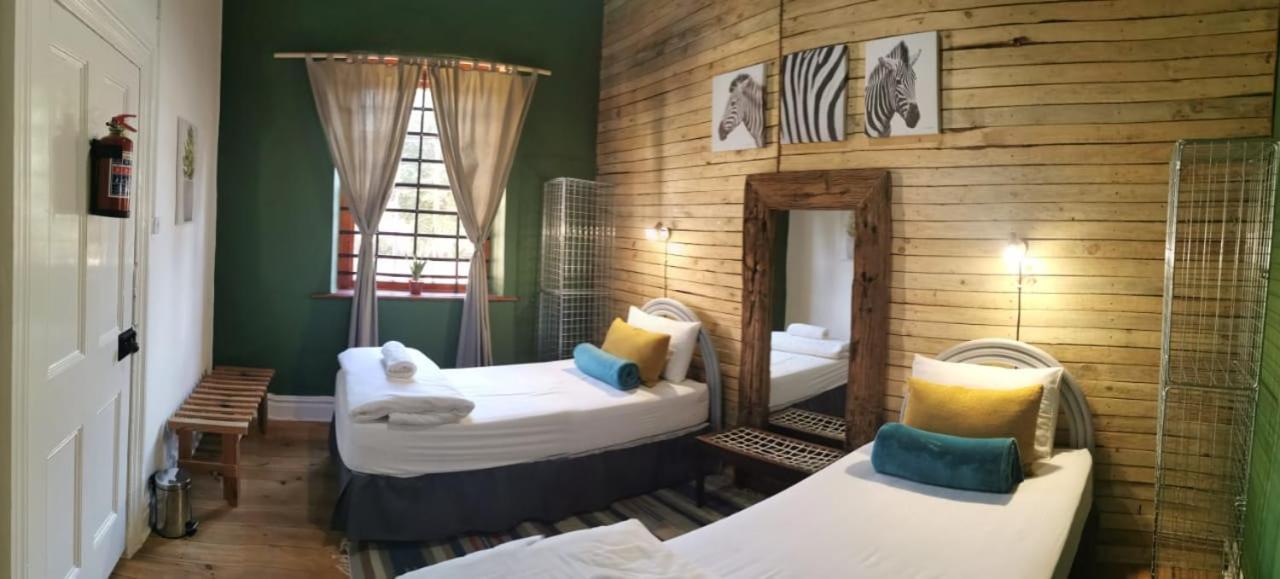 Uthando Backpackers Lodge Oudtshoorn Bagian luar foto