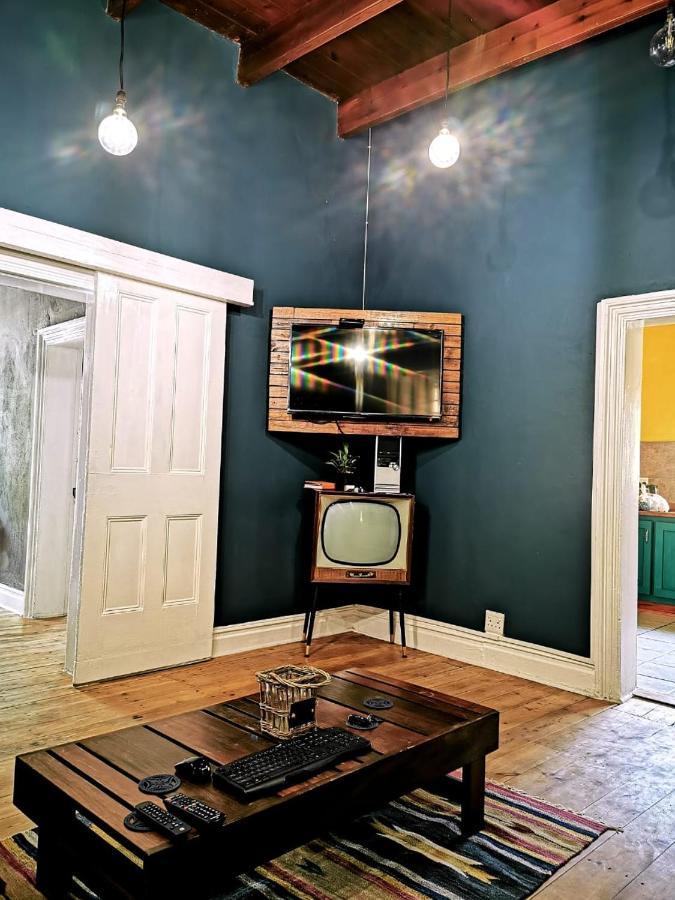 Uthando Backpackers Lodge Oudtshoorn Bagian luar foto