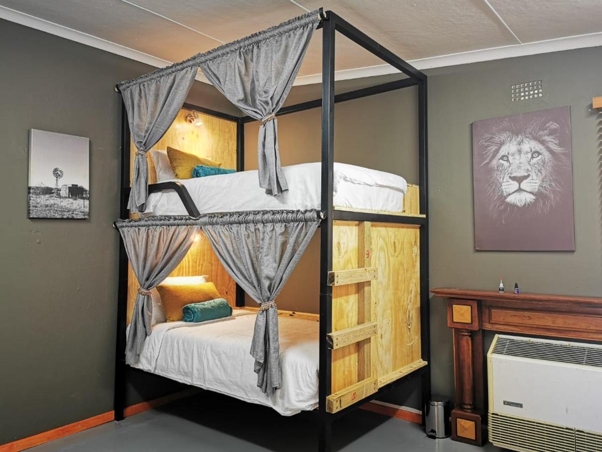Uthando Backpackers Lodge Oudtshoorn Bagian luar foto